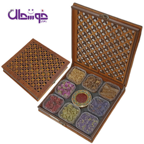 پک کادویی زعفران (کادویی چوبی نمامعرق با زعفران سرگل اعلاء نیم مثقال+8 نوع از دمنوش های خوش طعم و خوش عطر)
