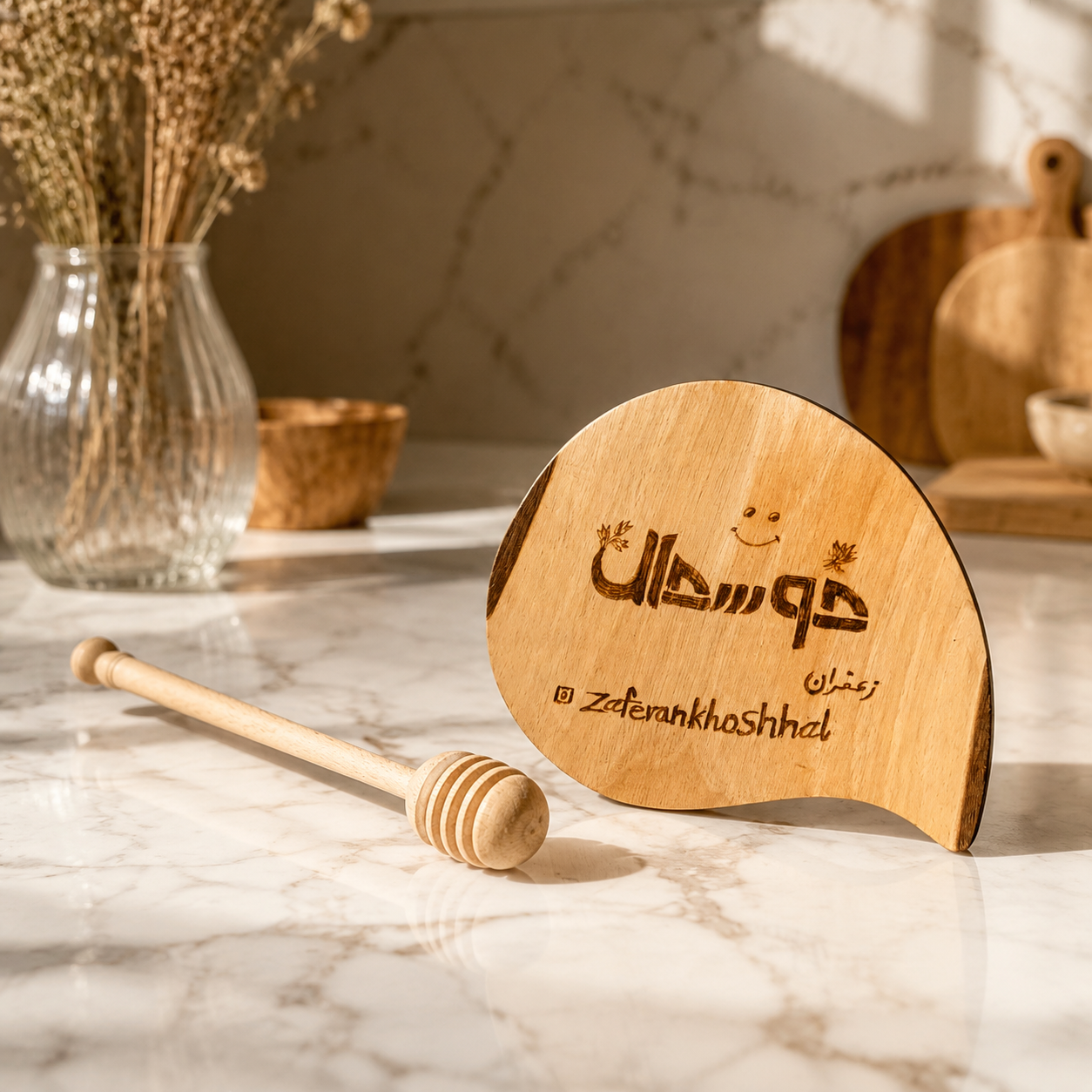 قاشق چوبی عسل